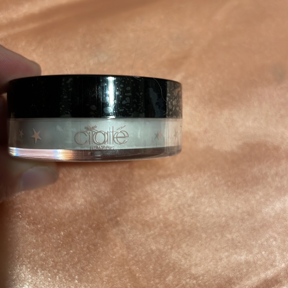 3 for $15 💜 Ciate London Extraordinary Translucent Loose Setting Powder - Picture 3 of 3